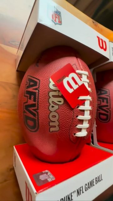 Dein Ball braucht auch ein wenig Pflege?

—> DM us!

#GRWM #americanfootball #receivertraining #fyp #receiverfactory