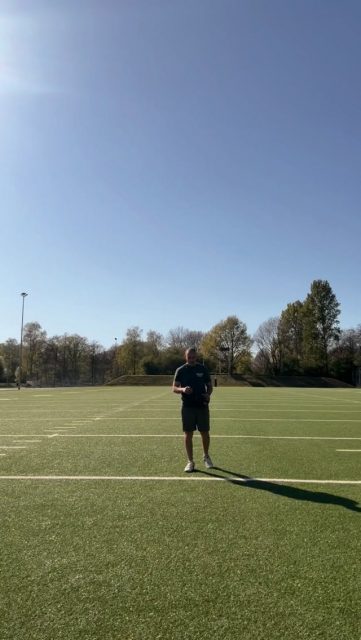 Neuer Ball oder eine Reparatur für weniger als die Hälfte?

Deine Entscheidung…
Schreib mir ne DM wenn auch dein Ball flau ist und du keinen neuen kaufen willst!
#receiverfactory #xhyz #fyp #football #baller